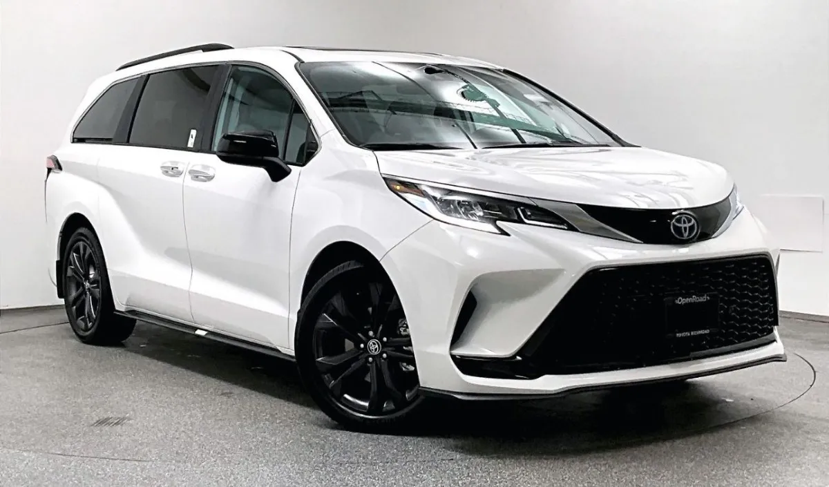 2025 Toyota Siena low mileage car in Tampa