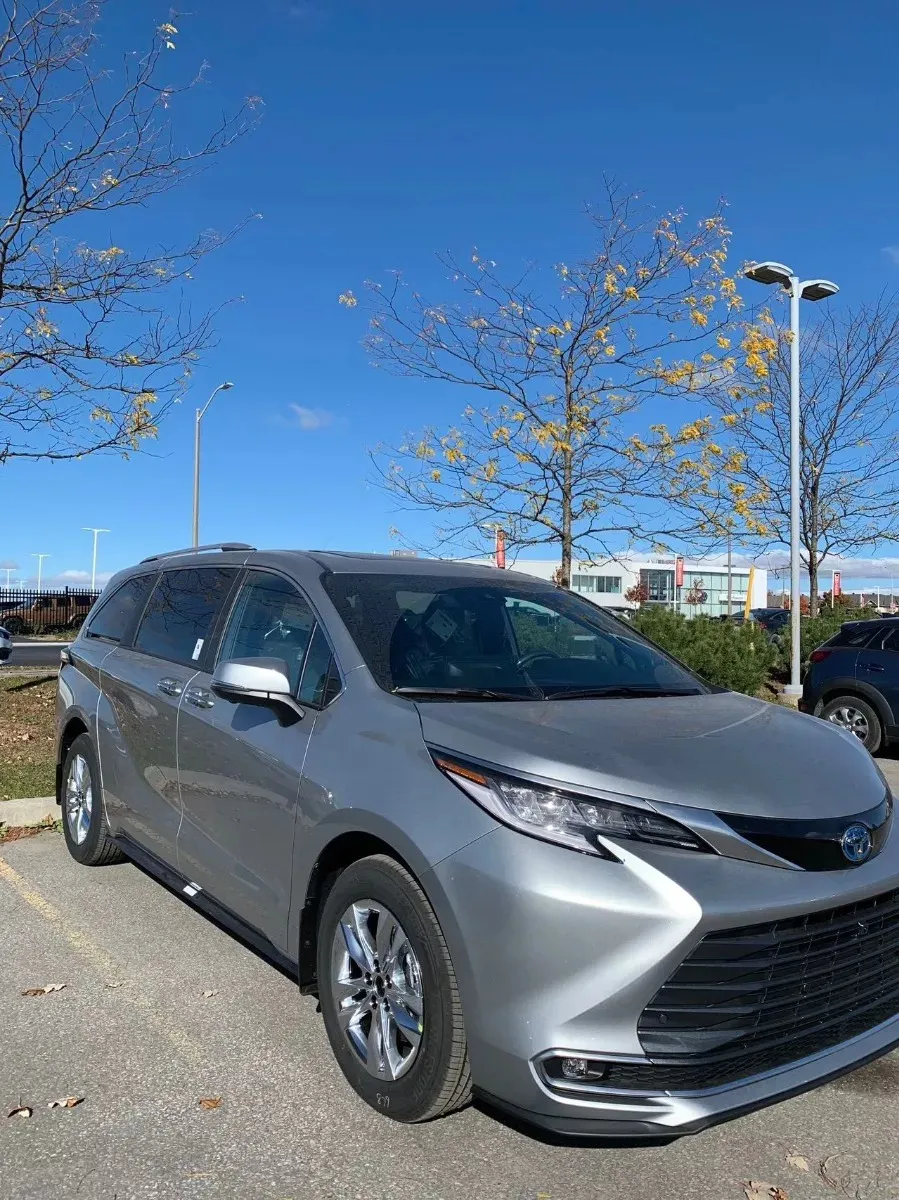 2025 Toyota Sienna low mileage car in Tampa